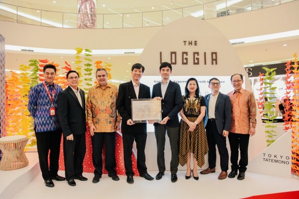 "From left to right: Thomas Low, Retail Banking Director OCBC NISP; Widijanto, COO FARPOINT; Pandji P. Djajanegara, Syariah Banking Director CIMB Niaga; Heru Sucahyo, Director PT Candra Usaha Pesona; Ryutaro Nishimura, Director PT Candra Usaha Pesona; Rosalia Abadi, Head of Secured Lending Permata Bank; Michael Kelly Mangundap, First Vice President, Primary Business Head Mortgage & Secured Loan UOB."