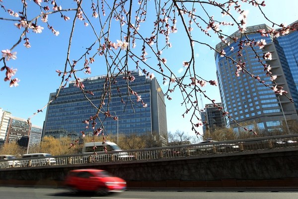 Photo: Landscape near the Financial Street Area at Xicheng District in Beijing, where many commercial banks are headquartered. (Xinhua)